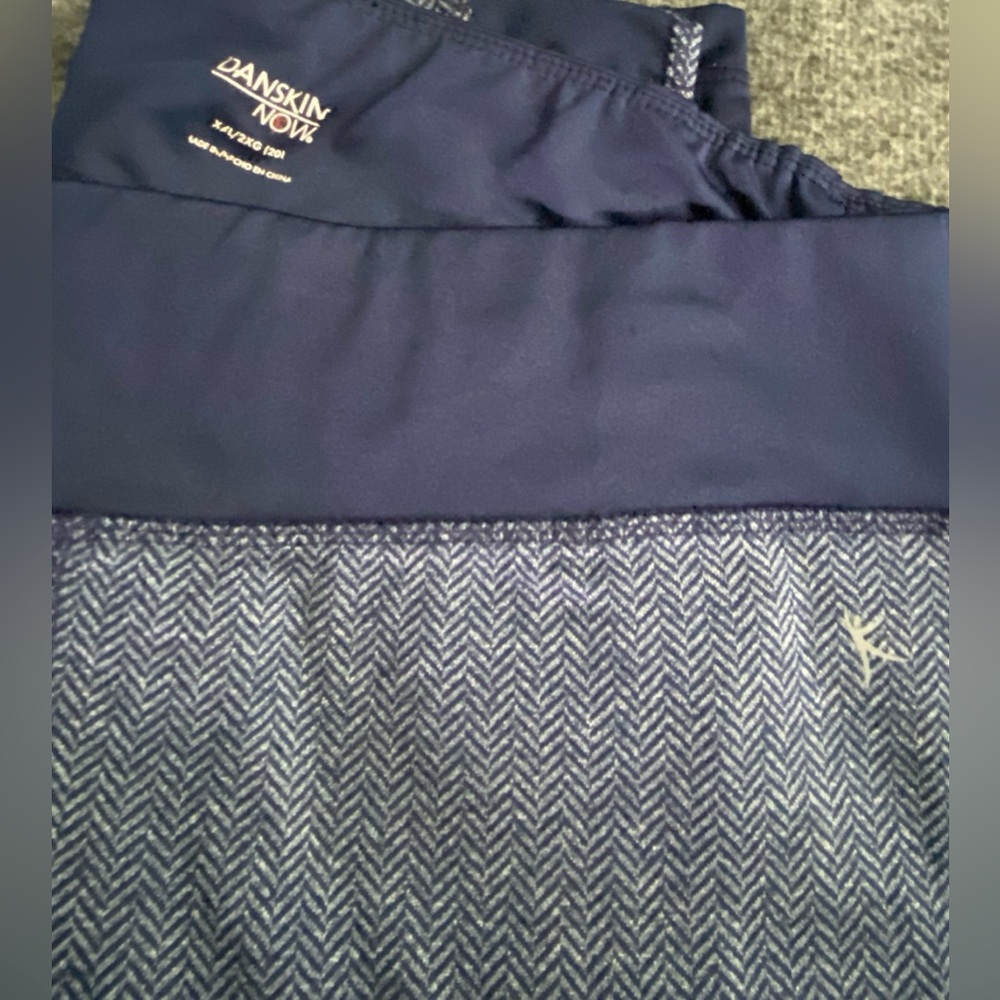 Danskin Now Navy Herringbone Leggings